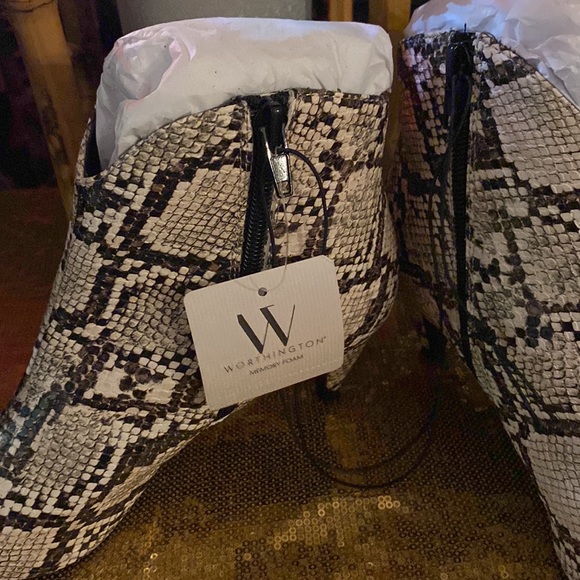 NWT Snake Skin Worthington Memory foam ankle boots - Picture 5 of 9